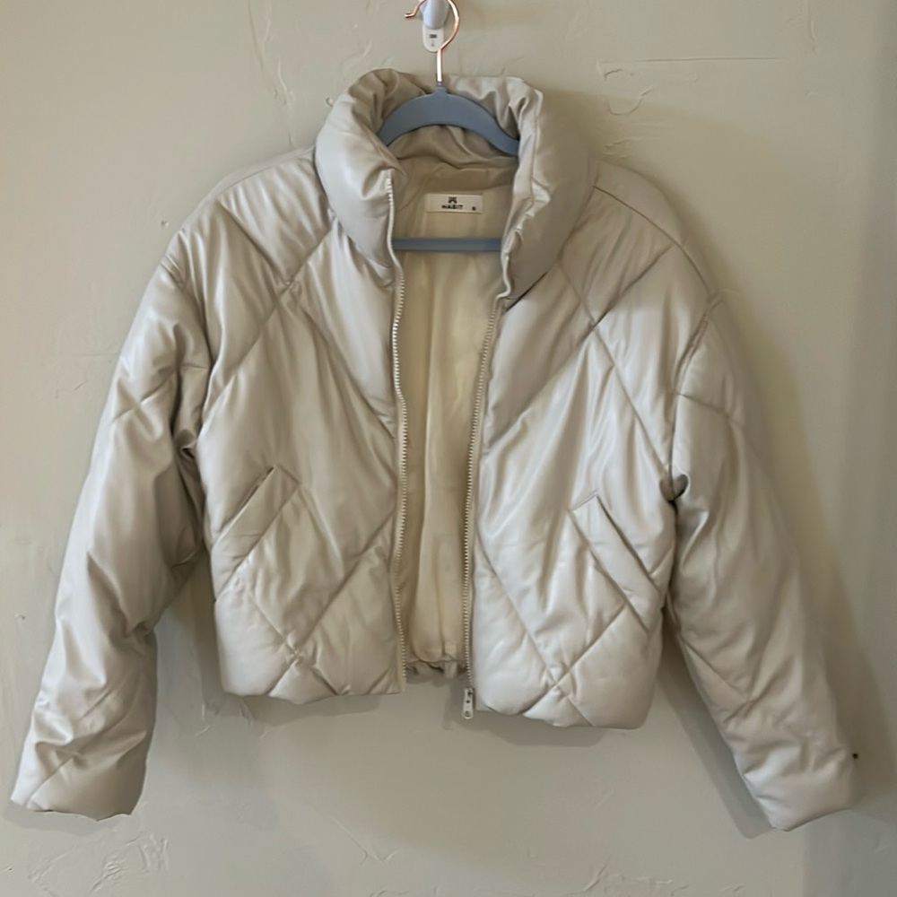 Ladie’s cream puffer jacket size small